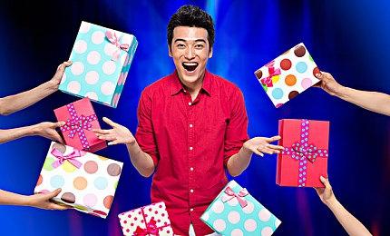 《女神异闻录4：重制版》预告惊现“神秘跑步男”  粉丝表示不满